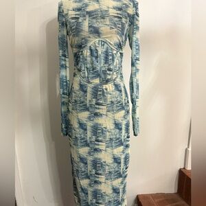 Calypso Elegant Blue and Cream Patterned Dress size Large New with tags Bodycon